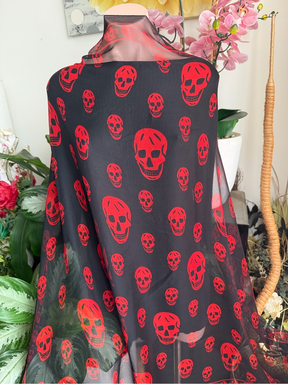 Alexander McQueen Silk Skull wrap shawl Scarf. - Picture 10 of 16